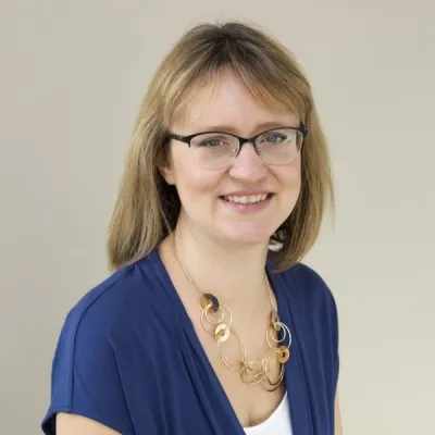 Headshot of Claire Campbell
